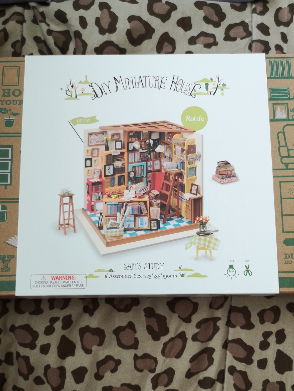 Brand New in Box Rolife DIY Miniature House "Sam's Study" Library Bookstore